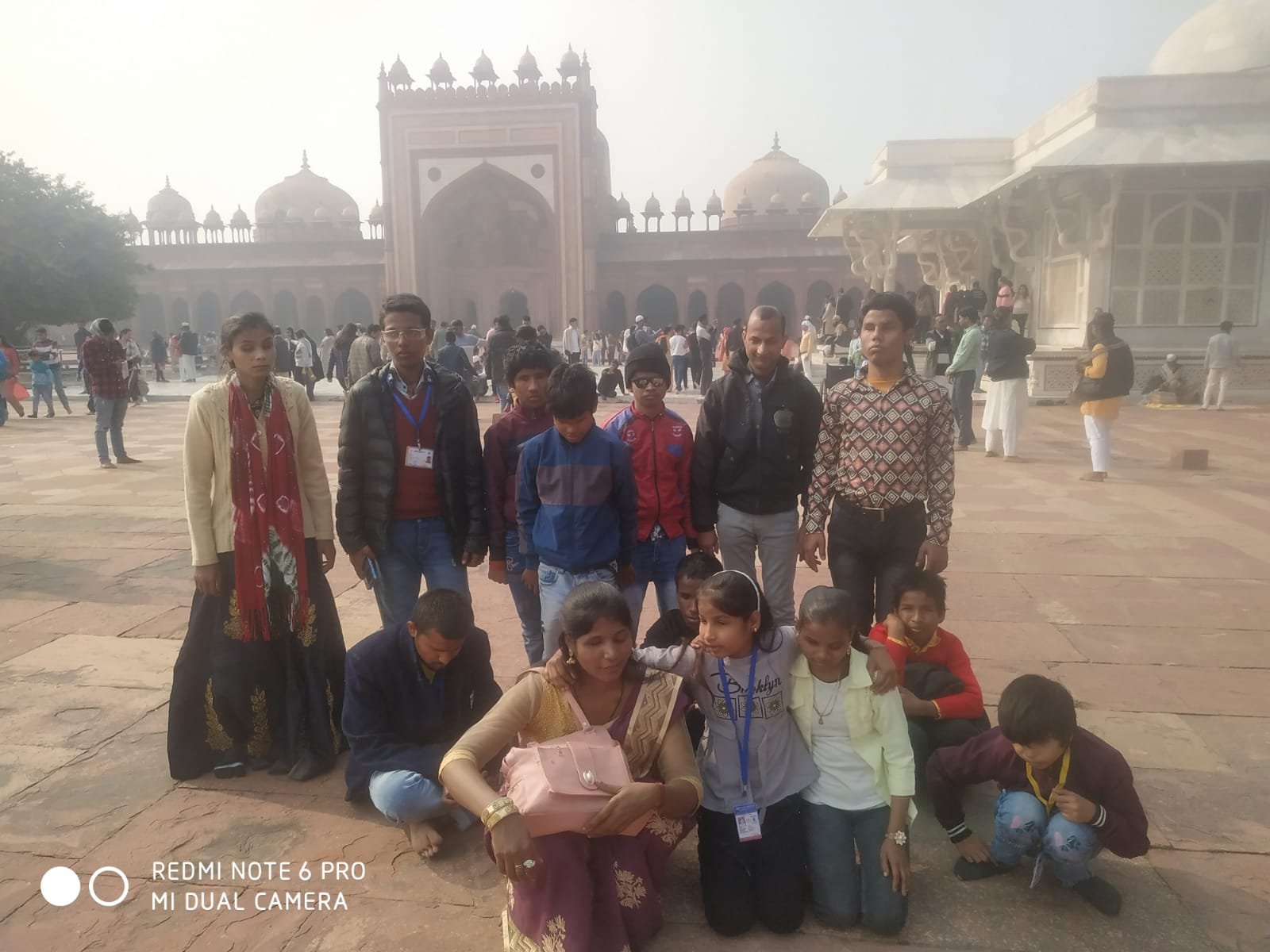 Exploring history beyond sight: A memorable day out at Fatehpur Sikri!" 🏰✨