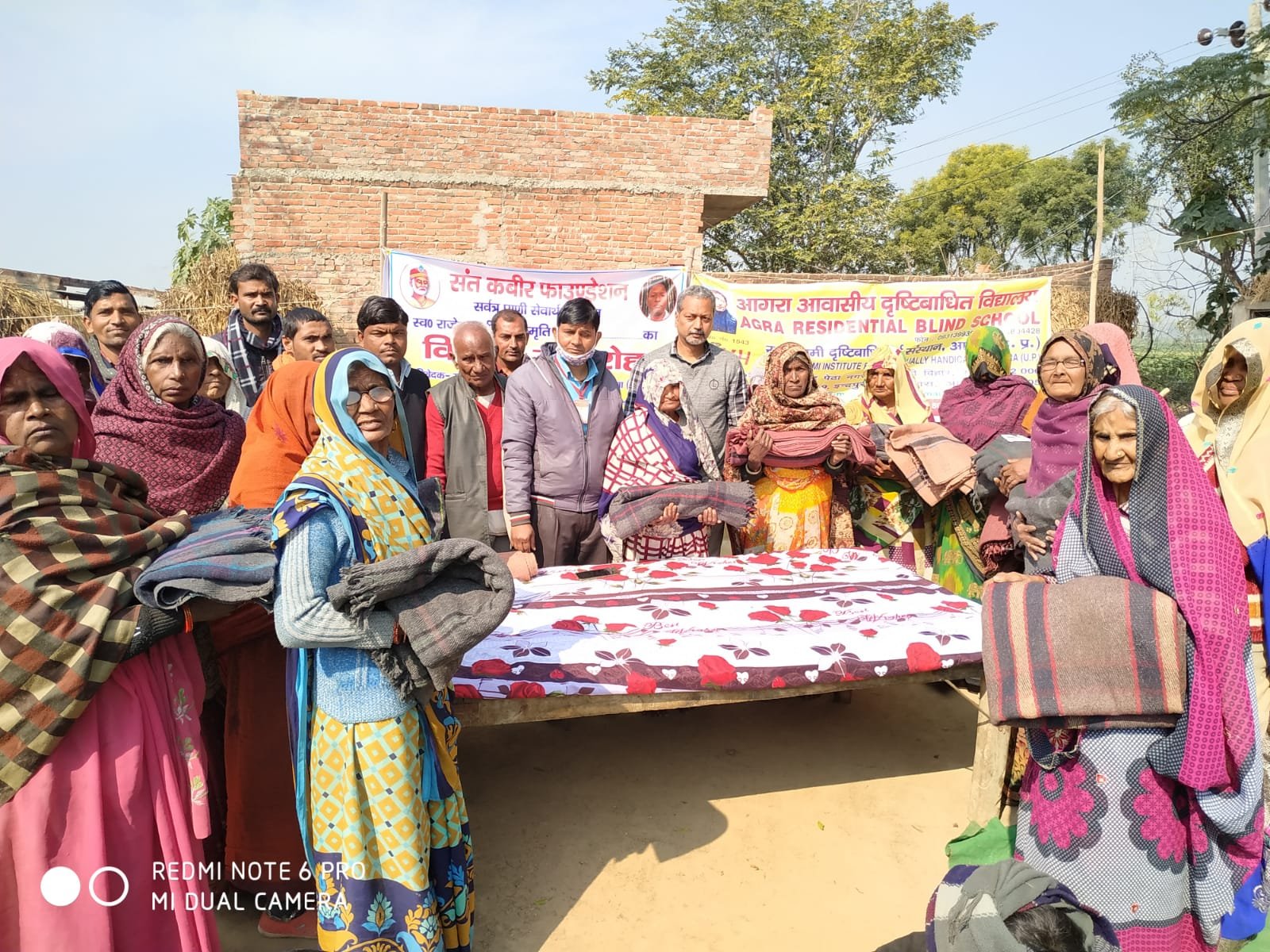 The blind school distributed blankets in rural areas.